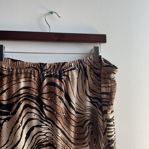 Animal Print Skirts with Gold Dots 18W - Picture 2 of 5